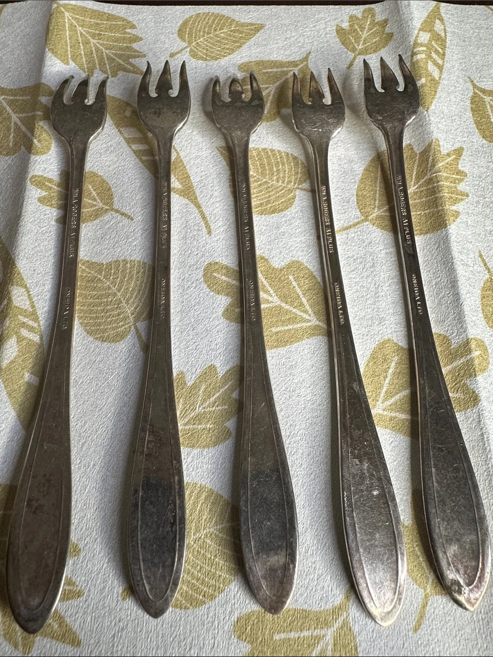 Oneida LTD set five